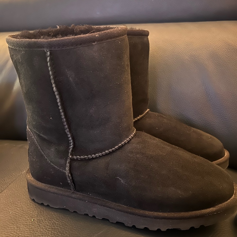 Black Short Ugg boots